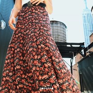 gorgeous red floral maxi skirt!✨